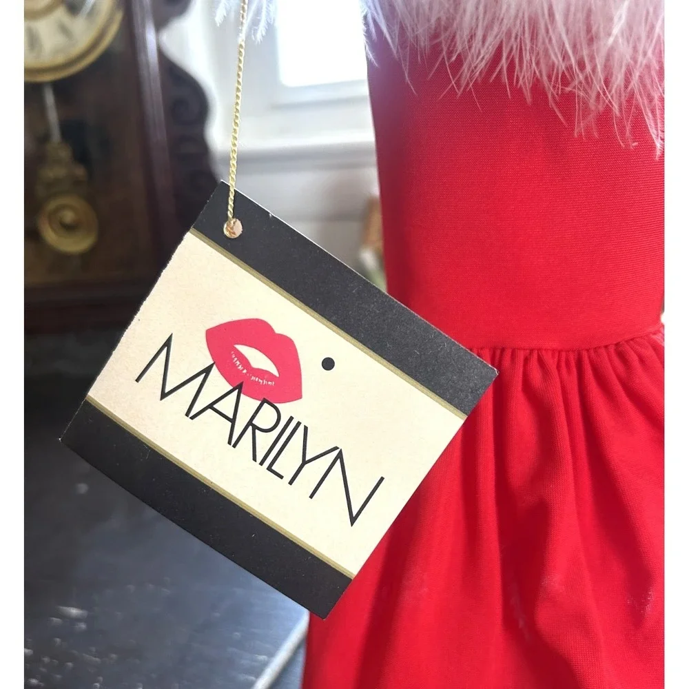 Vintage 1983 Marilyn Monroe World Doll 18" w/ Stand, Tags, and COA EUC Beautiful - Picture 5 of 6